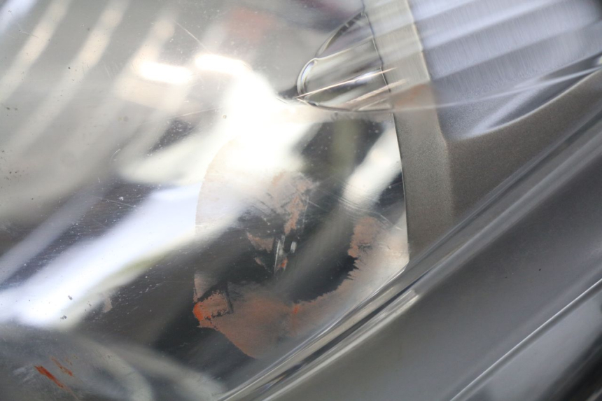 photo de FRONT HEADLIGHT YAMAHA YP MAJESTY 400 (2004 - 2008) - Additional view of the item