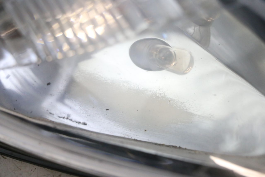 photo de FRONT HEADLIGHT YAMAHA YP MAJESTY 125 (2002 - 2006) - Zoom on usage condition