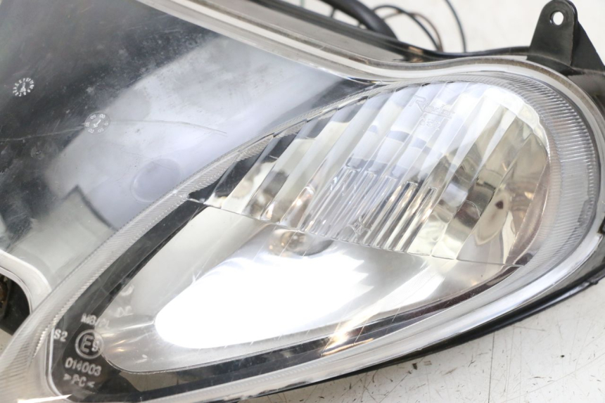 photo de FRONT HEADLIGHT YAMAHA YP MAJESTY 125 (2002 - 2006) - Technical close-up