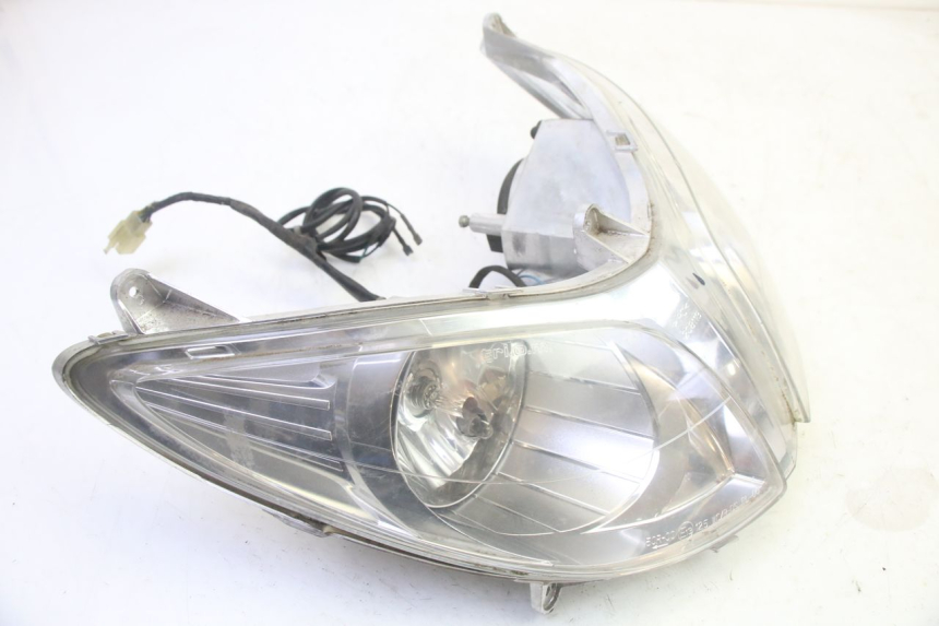 photo de FRONT HEADLIGHT YAMAHA YP MAJESTY 125 (2007 - 2010) - Zoom on usage condition