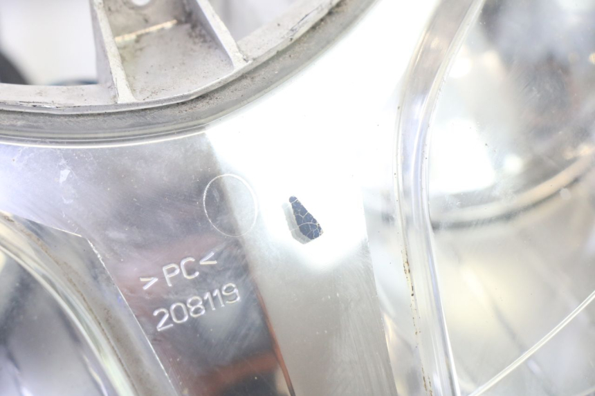 photo de FRONT HEADLIGHT YAMAHA YP MAJESTY 125 (2007 - 2010) - Alternative perspective