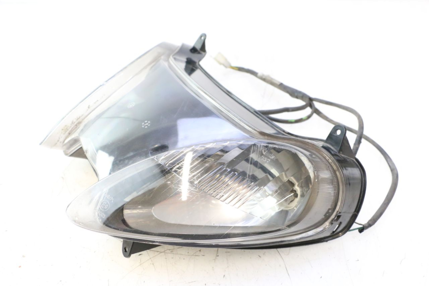 photo de HEADLIGHT YAMAHA YP MAJESTY 125 (1998 - 2001) - Alternative perspective