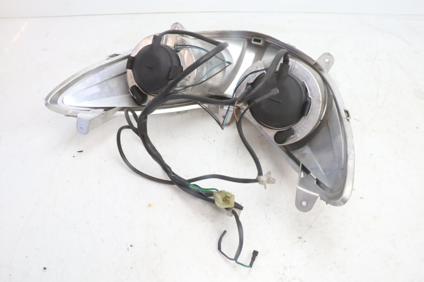 photo de FRONT HEADLIGHT YAMAHA YP MAJESTY 125 (2007 - 2010) - Surface and material condition