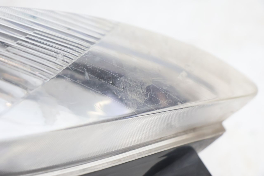 photo de FRONT HEADLIGHT YAMAHA YP MAJESTY 125 (2002 - 2006) - Alternative perspective