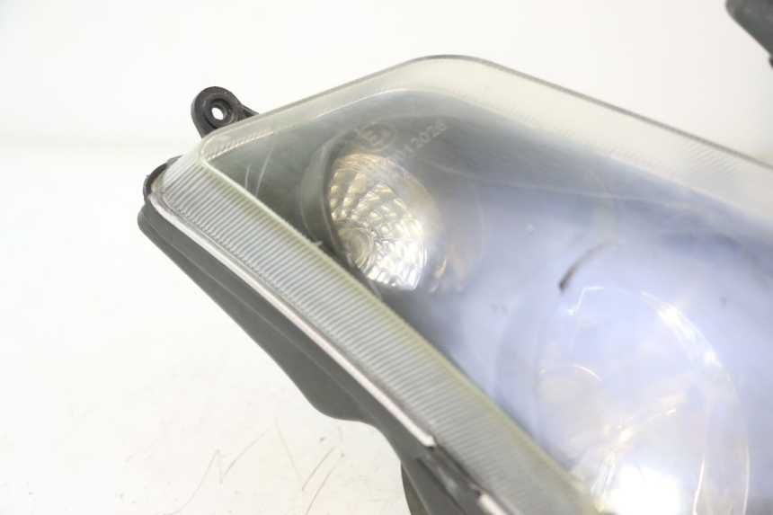 photo de HEADLIGHT YIYING YY50QT-6 50 - Distinctive features