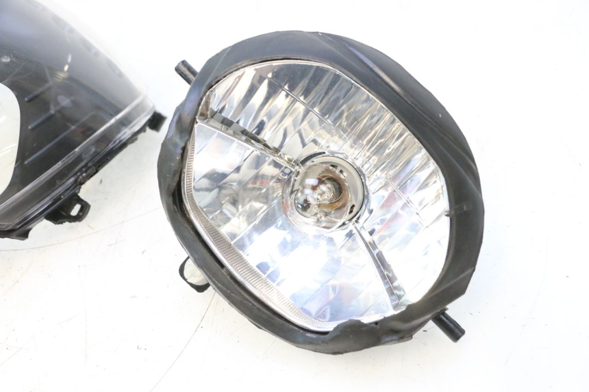 photo de FRONT HEADLIGHT PIAGGIO ZIP 2T 50 (2009 - 2019) - Focus on structure