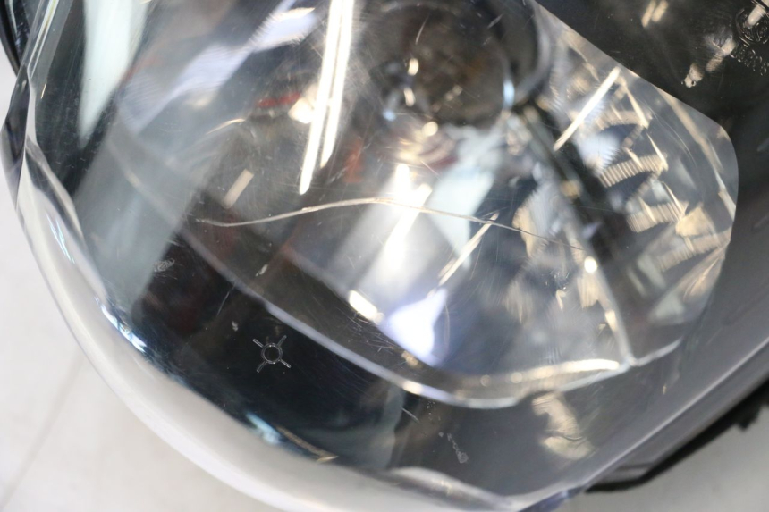 photo de FRONT HEADLIGHT PIAGGIO ZIP 2T 50 (2009 - 2019) - Technical close-up