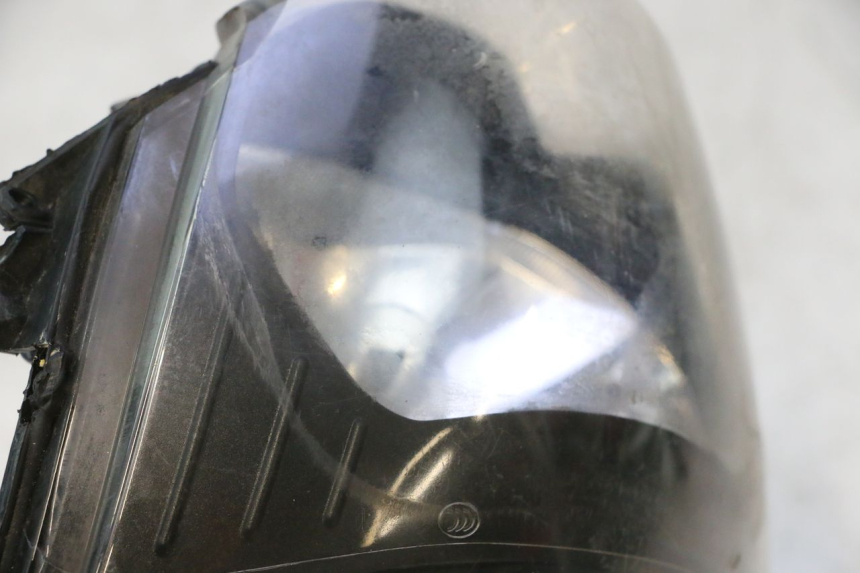 photo de FRONT HEADLIGHT PIAGGIO ZIP 4T 50 (2018 - 2020) - Technical close-up