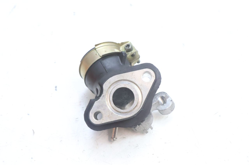 photo de INTAKE MANIFOLD KYMCO AGILITY 16+ 4T 50 (2018 - 2023) - Technical close-up