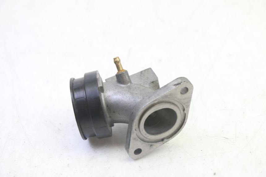 photo de INTAKE MANIFOLD SUZUKI BURGMAN 125 (2007 - 2014) - Technical close-up