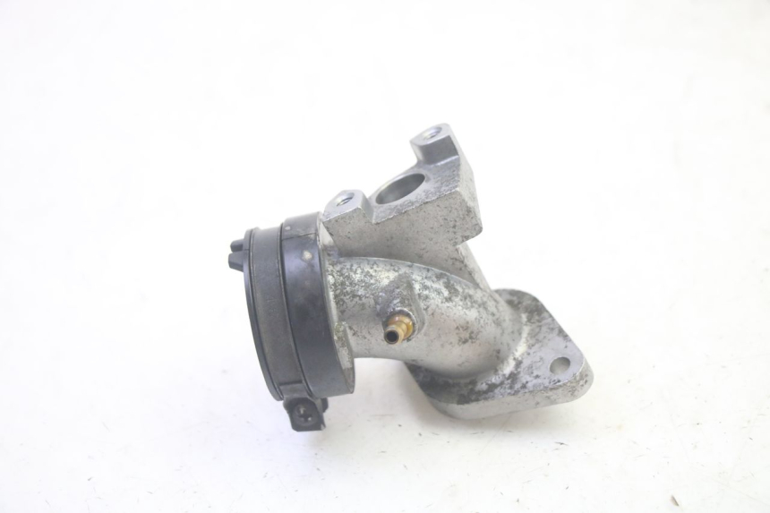 photo de INTAKE MANIFOLD SUZUKI BURGMAN 125 (2007 - 2014) - Zoom on usage condition