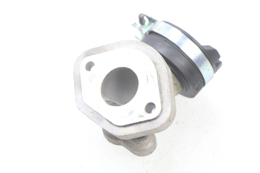 photo de INTAKE PIPE YAMAHA BW'S BWS 125 (2010 - 2013) - Zoom on usage condition