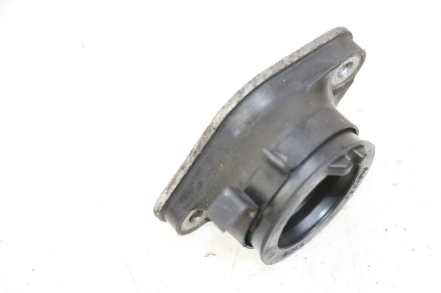 photo de INTAKE PIPE HONDA CBF 125 (2009 - 2015) - Zoom on usage condition