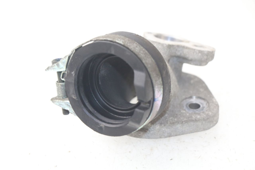 photo de INTAKE MANIFOLD YAMAHA CYGNUS X INJECTION 125 (2007 - 2013) - Zoom on usage condition