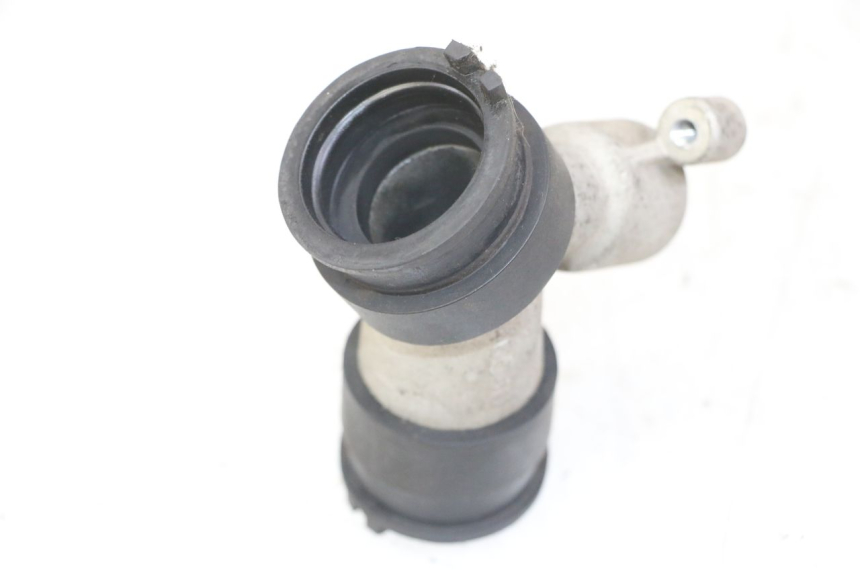 photo de INTAKE PIPE PEUGEOT ELYSTAR 125 (2002 - 2007) - Zoom on usage condition