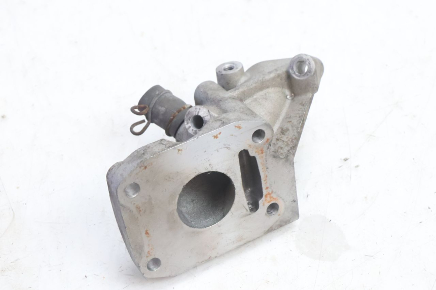 photo de INTAKE PIPE HONDA FES PANTHEON 2T 125 (1998 - 2002) - Fixing points details