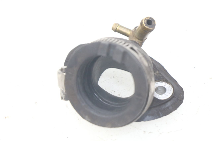 photo de INTAKE PIPE PIAGGIO FLY 125 (2005 - 2012) - Fixing points details