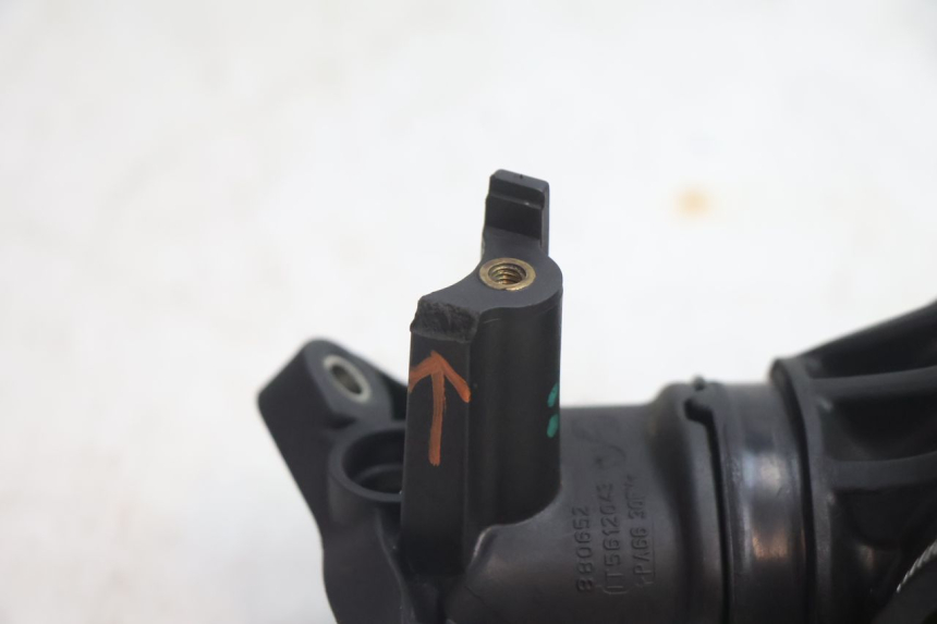 photo de INTAKE MANIFOLD GILERA GP 800 (2007 - 2013) - Component detail