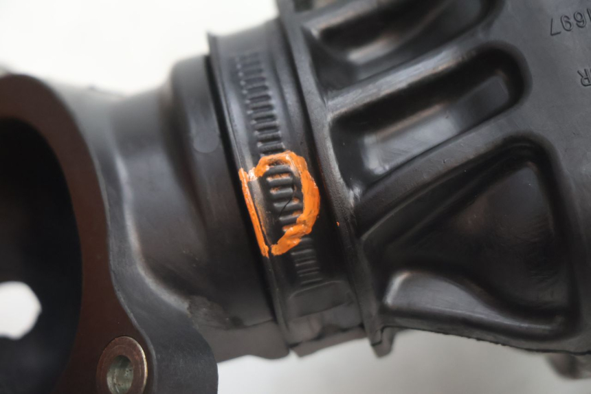 photo de INTAKE MANIFOLD GILERA GP 800 (2007 - 2013) - Fixing points details