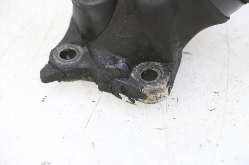 photo de INTAKE MANIFOLD PIAGGIO MP3 RL 250 (2006 - 2010) - Fixing points details