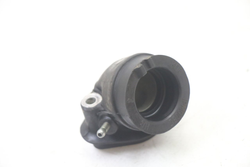 photo de INTAKE PIPE PEUGEOT VIVACITY 125 (2010 - 2017) - Zoom on usage condition