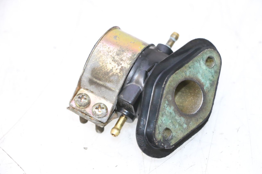 photo de INTAKE PIPE HONDA SCV LEAD 100 (2003 - 2007) - Zoom on usage condition
