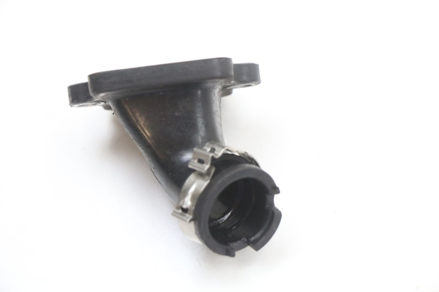 photo de INTAKE PIPE PEUGEOT STREETZONE 2T 50 (2014 - 2019) - Zoom on usage condition