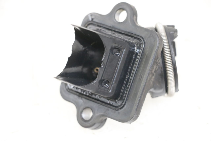 photo de INTAKE PIPE PEUGEOT STREETZONE I 2T 50 (2018 - 2020) - Alternative perspective