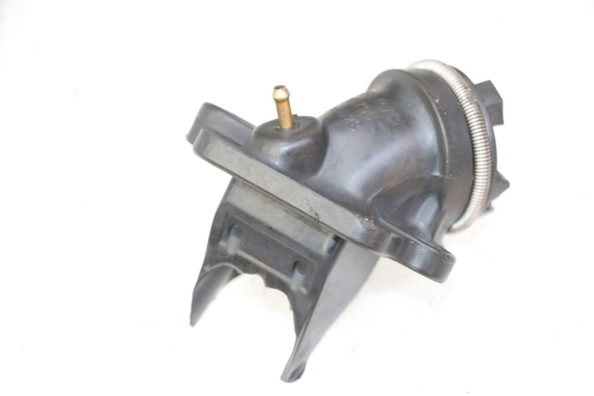 photo de INTAKE PIPE PEUGEOT STREETZONE I 2T 50 (2018 - 2020) - Zoom on usage condition