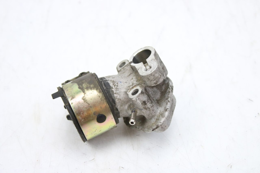 photo de INTAKE MANIFOLD PEUGEOT TWEET 125 (2010 - 2017) - Zoom on usage condition