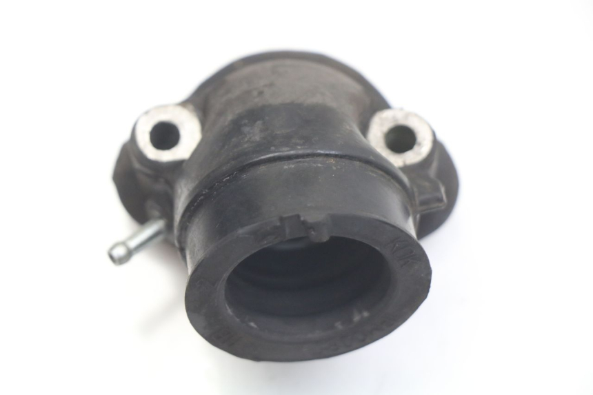 photo de INTAKE PIPE PEUGEOT VIVACITY 125 (2010 - 2017) - Zoom on usage condition