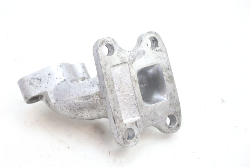 photo de INTAKE PIPE PEUGEOT VIVACITY 50 (1998 - 2003) - Zoom on usage condition