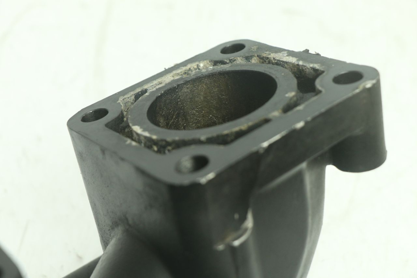 photo de INTAKE PIPE YAMAHA WAVE RUNNER GP R 1200 (2000 - 2003) - Fixing points details