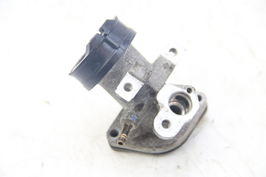 photo de INTAKE MANIFOLD YAMAHA XMAX X-MAX 125 (2006 - 2009) - Technical close-up