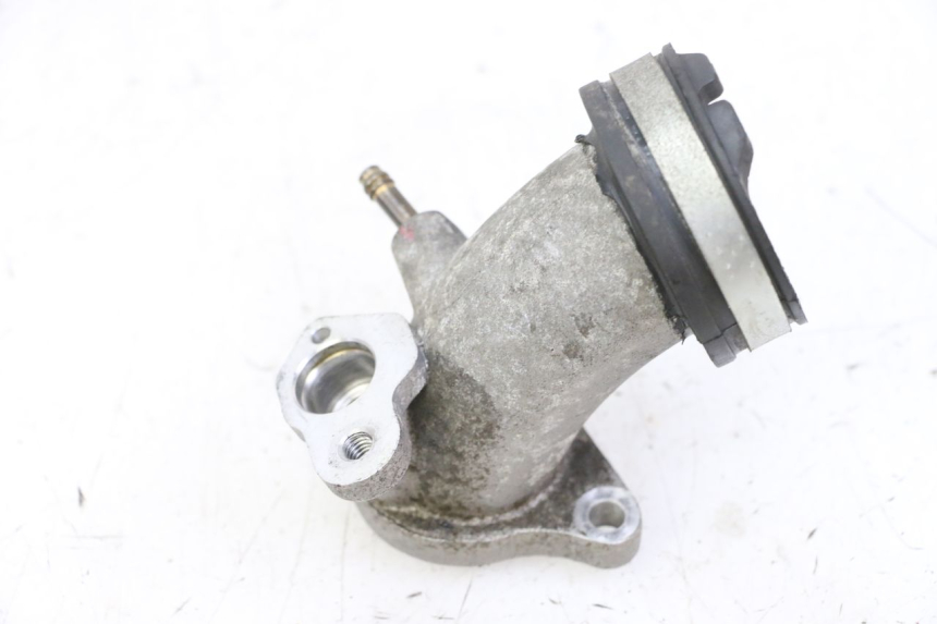 photo de INTAKE MANIFOLD YAMAHA X-MAX XMAX 250 (2006 - 2009) - Alternative perspective
