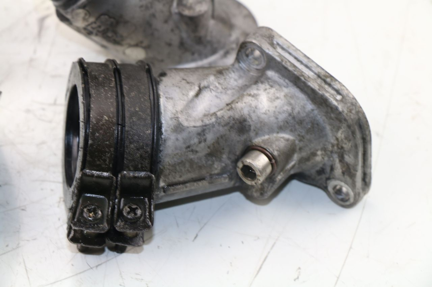 photo de INTAKE PIPE YAMAHA XJS DIVERSION 600 (1997 - 1999) - Additional view of the item