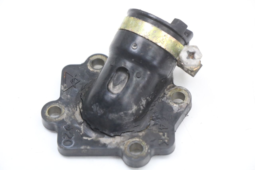 photo de INTAKE PIPE YAMAHA YE ZEST 50 (1992 - 1998) - Zoom on usage condition