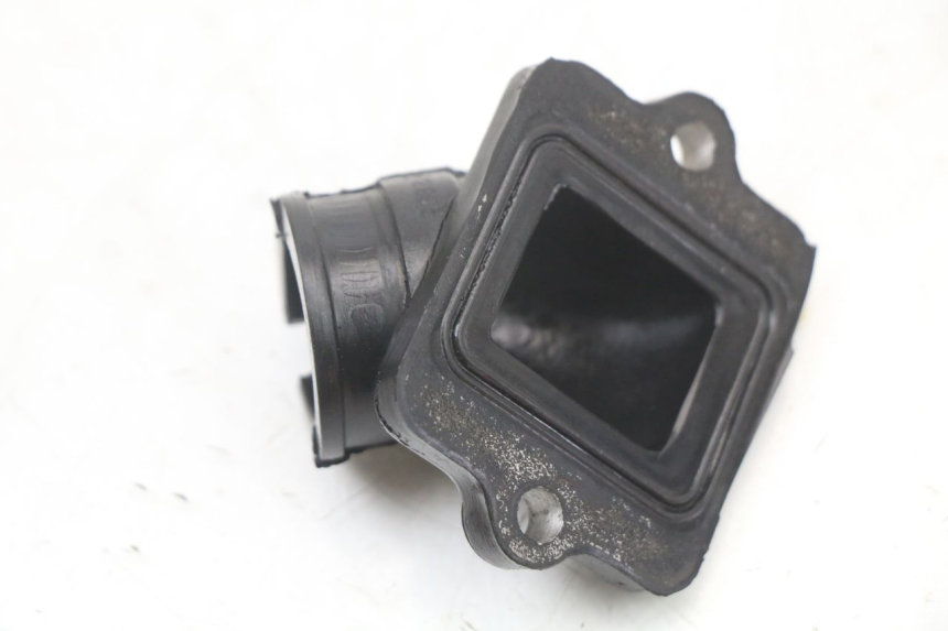 photo de INTAKE MANIFOLD PIAGGIO ZIP 2T 50 (2009 - 2019) - Alternative perspective