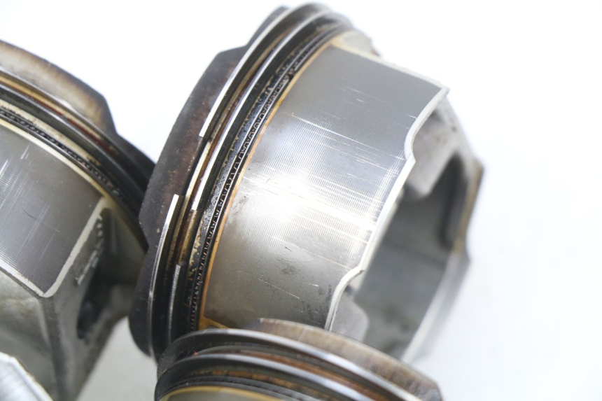photo de PISTON HONDA CBRF CBR-F PC41 600 (2011 - 2013) - Alternative perspective