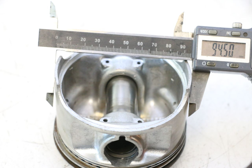 photo de PISTON SUZUKI DR S 600 (1985 - 1989) - Component detail