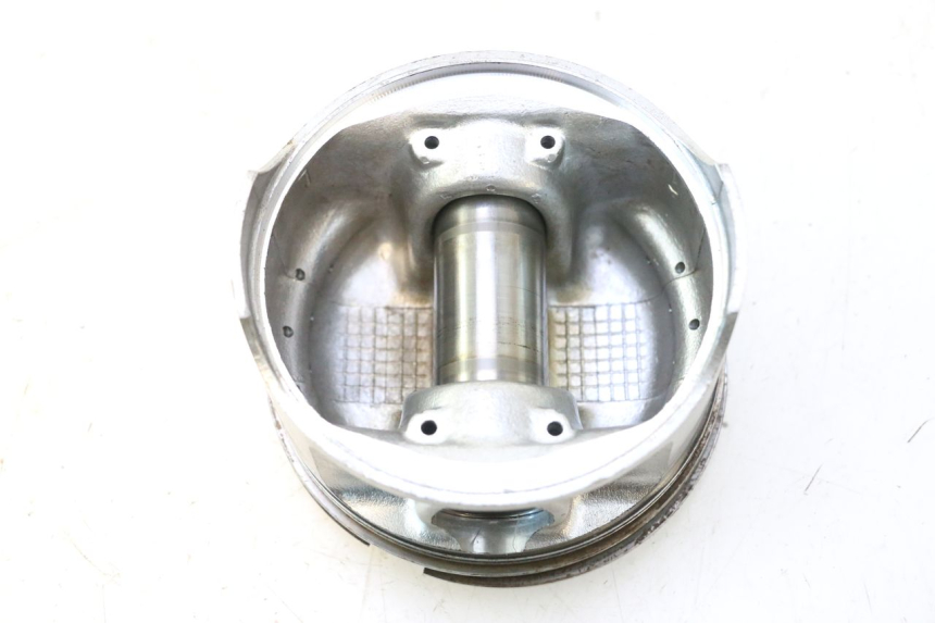 photo de PISTON SUZUKI DR S 600 (1985 - 1989) - Fixing points details