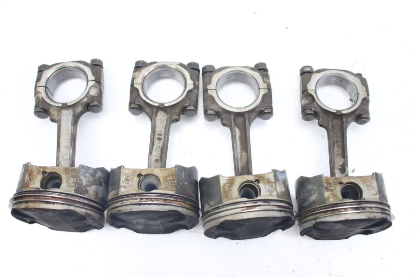 photo de PISTON HONDA VFR FI RC46 800 (1998 - 2001) - Technical close-up