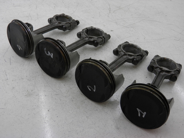 photo de PISTON YAMAHA FJR 1300 (2004 - 2005) - Technical close-up