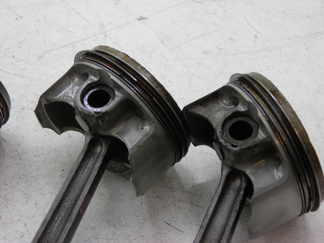 photo de PISTON YAMAHA FJR 1300 (2004 - 2005) - Surface and material condition