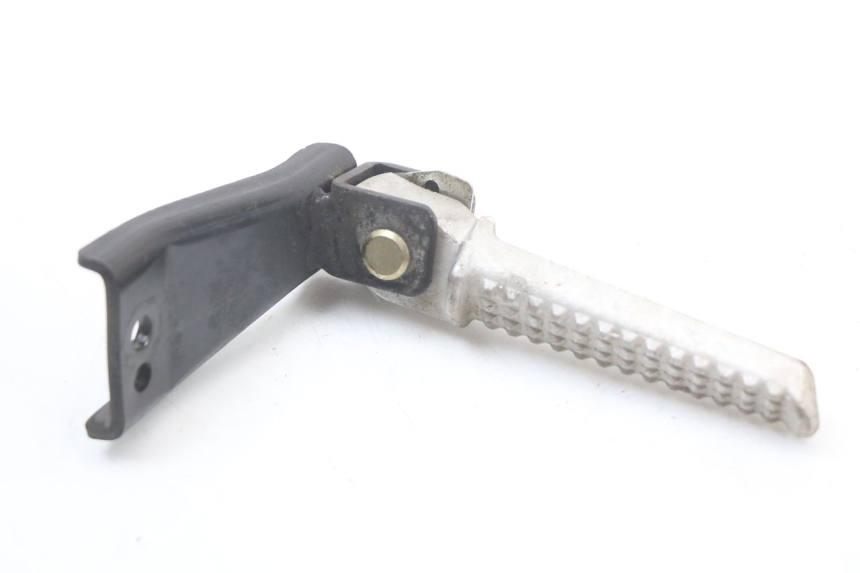 photo de Rear right footpeg bracket DAELIM A-FOUR 2T 50 (2005 - 2012) - Component detail