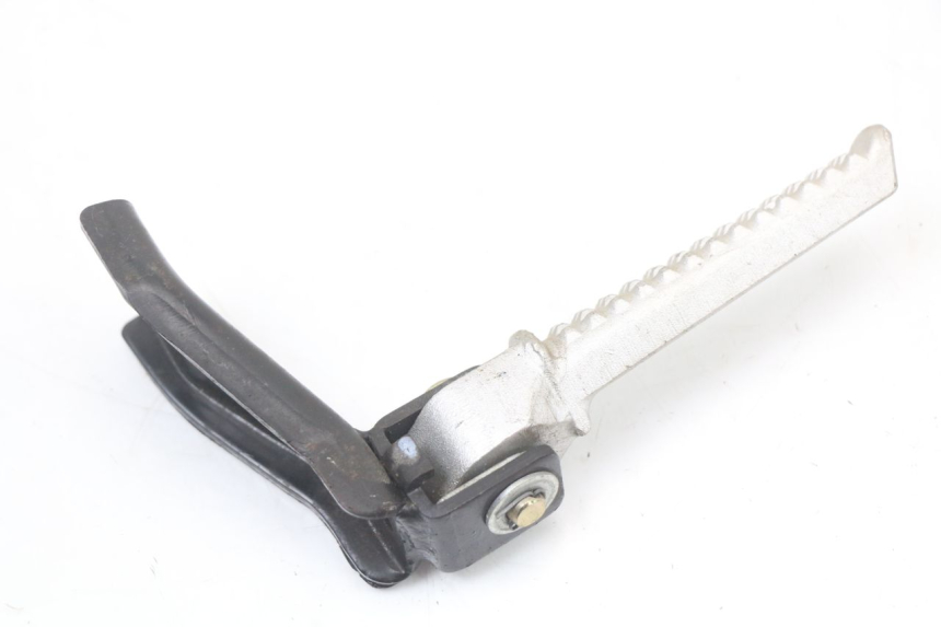 photo de Rear right footpeg bracket DAELIM A-FOUR 2T 50 (2005 - 2012) - Alternative perspective