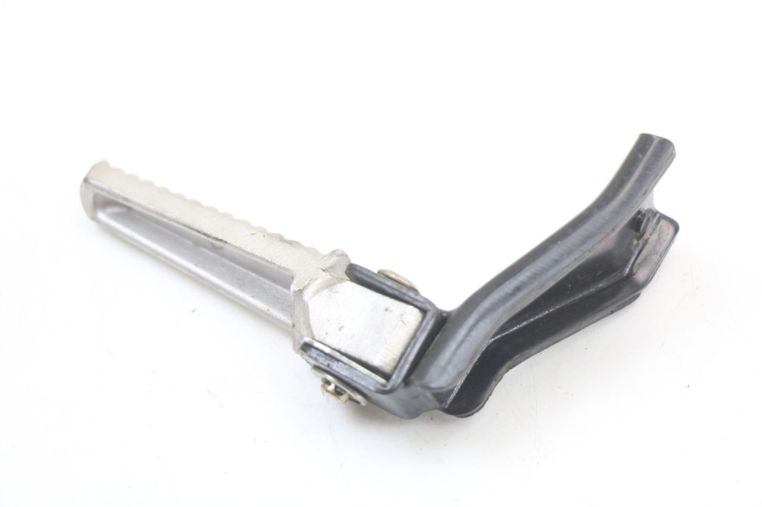 photo de Rear right footpeg bracket DAELIM A-FOUR 2T 50 (2005 - 2012) - Technical close-up