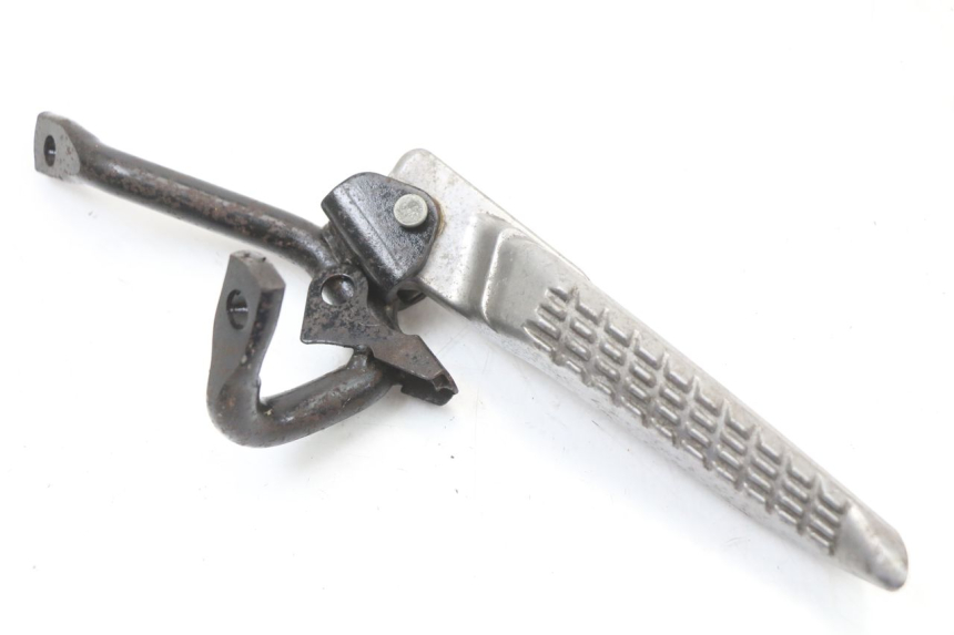 photo de REAR RIGHT FOOTREST BRACKET JONWAY AZTRAL 125 (2008 - 2017) - Zoom on usage condition