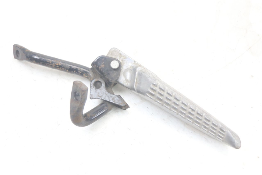 photo de REAR RIGHT FOOTREST BRACKET JONWAY AZTRAL 125 (2008 - 2017) - Technical close-up