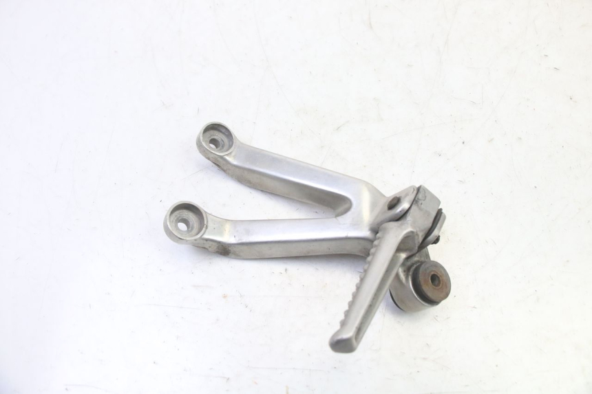photo de REAR RIGHT FOOTREST MOUNT HONDA CBR RR FIREBLADE 900 (1992 - 1994) - Alternative perspective